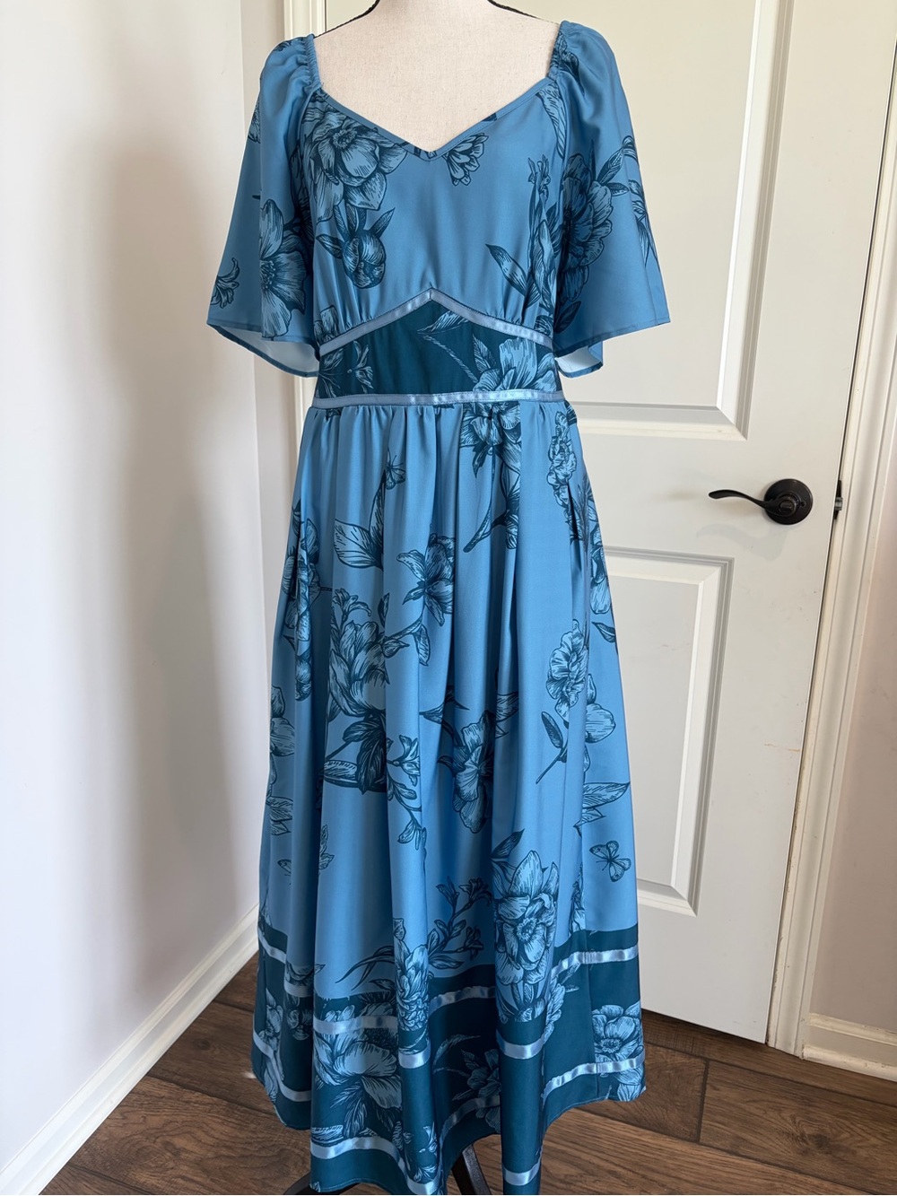 BloomChic Sky Blue Floral Midi Dress Flutter Sleeves Sweetheart Neckline - Picture 3 of 13